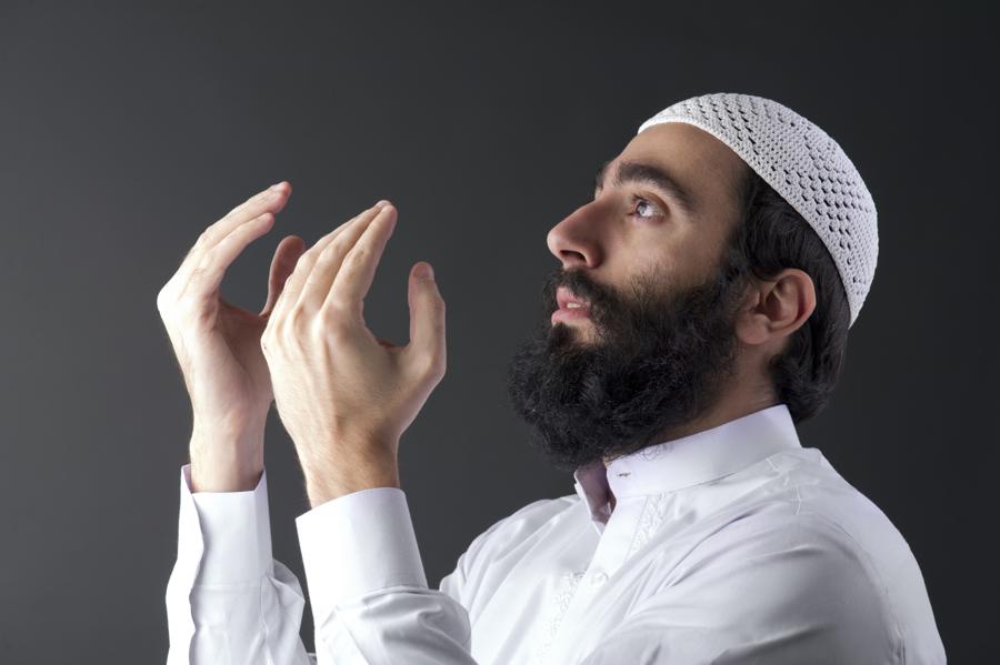 [Image: 900-498702189-arabian-muslim-man-praying.jpg]