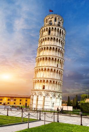 What are some facts about the Leaning Tower of Pisa?