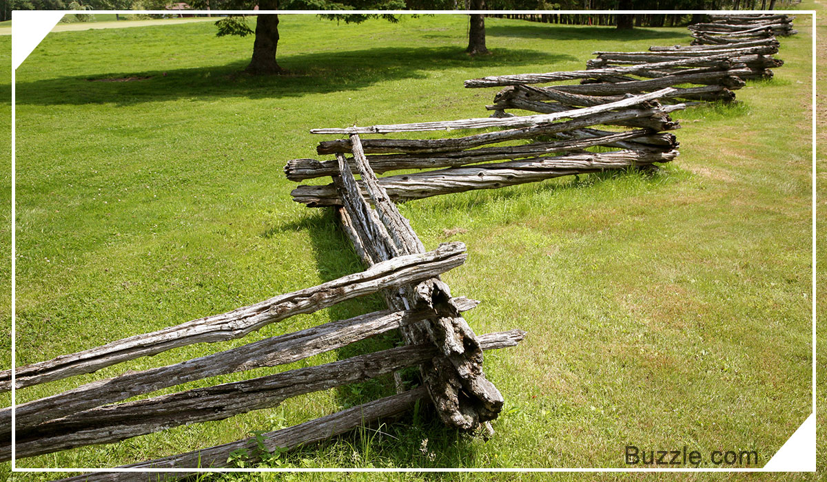 Wooden Fence Designs That Lend a Rustic Look to Your ...