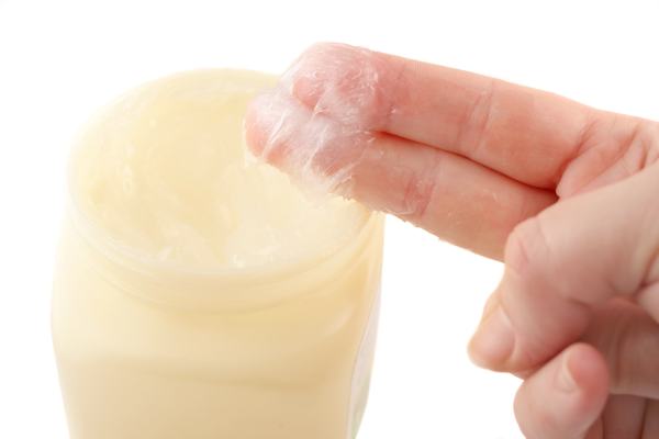 Use Of Petroleum Jelly For Removing Hair Wax