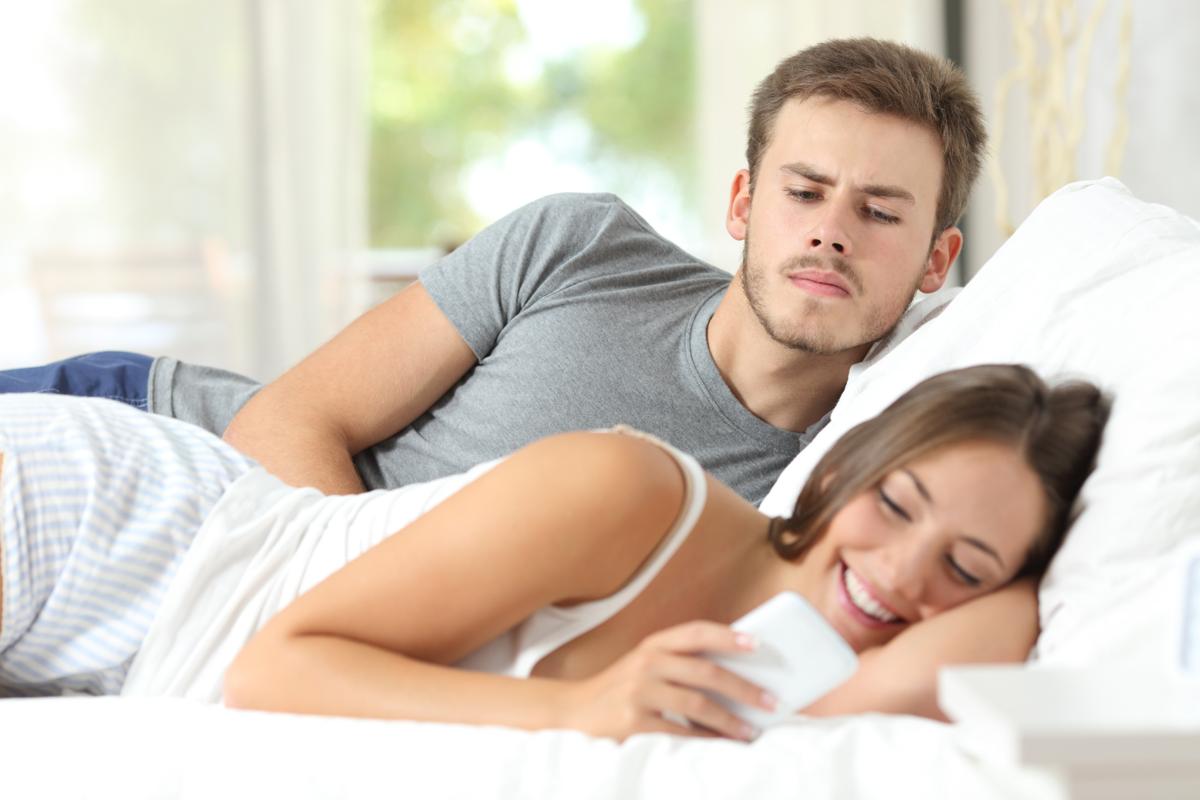 Don T Miss These Blatant Signs Of A Cheating Girlfriend
