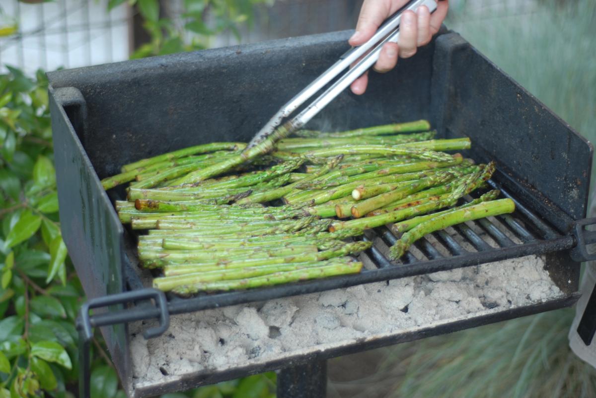 How to Cook Asparagus on the Stove in Easy and Tasty Ways ...