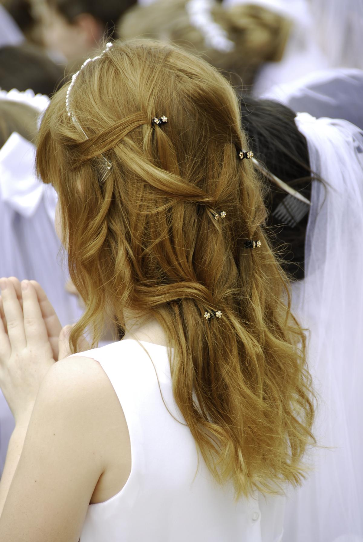 28 Easy First Communion Hairstyles for Girls That Stole Our Heart - Hair Glamourista