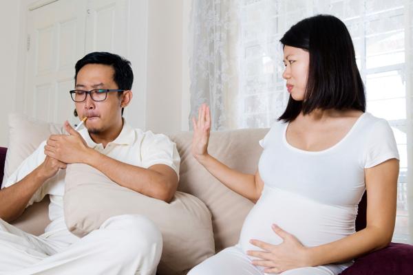 Smoking in front of pregnant women