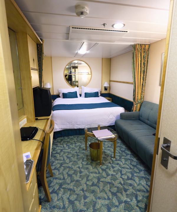 Cruise ship cabin size