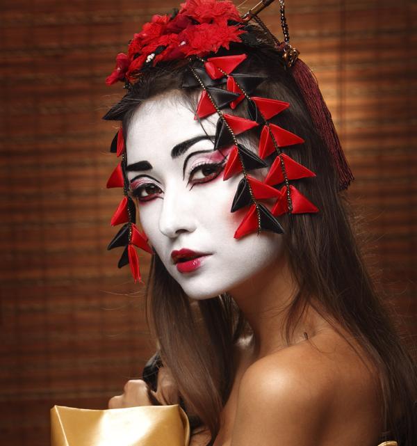 Modern geisha look